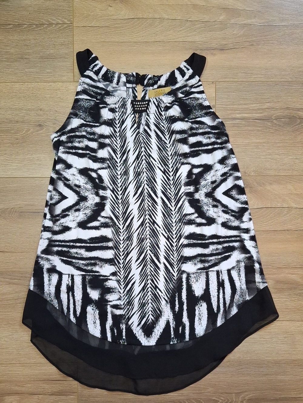 Valerie Stevens Black & White Printed Sleeveless Camisole